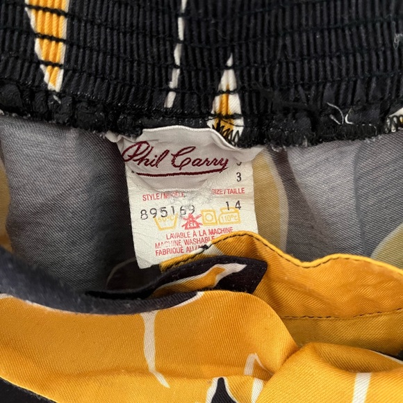 Loose High-Waist Pleated Shorts - Picture 2 of 3